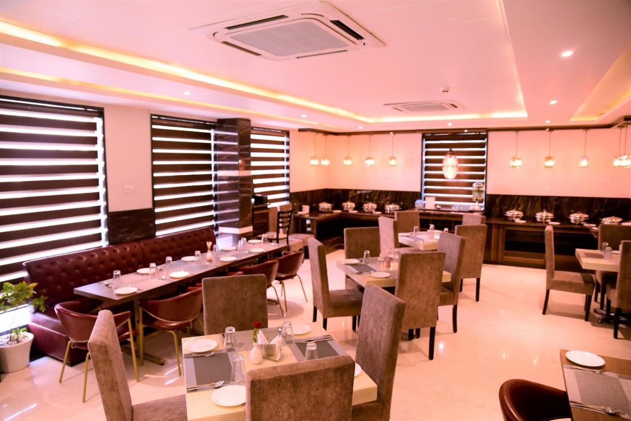 Wp D Pavillon Delhi Airport Hotel 4*